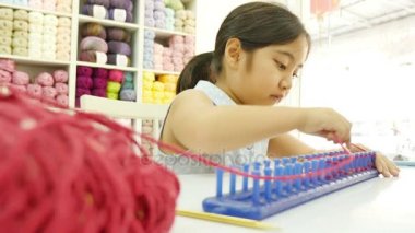 4k: yakın Asyalı kız uygulama için örgü