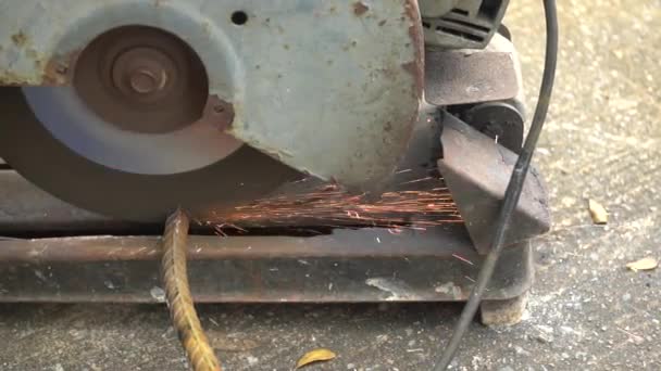 Cutting rebar slow motion — Stock Video