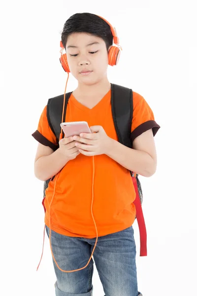 携帯電話を使用して幸せなアジア少年 . — ストック写真