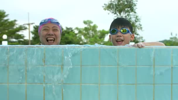 Happy asian family playing in pool — Stock Video