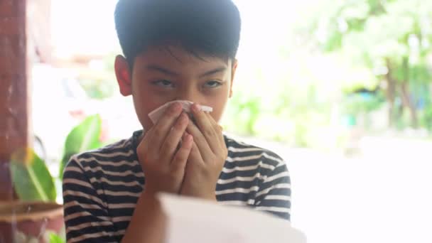 Little Asian child sick with flu sneezing and clean with tissue paper — Stock Video