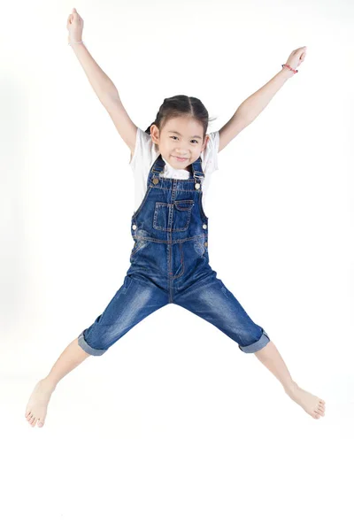 Asiático lindo niño es saltar —  Fotos de Stock