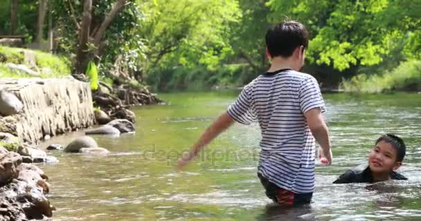 Happy two asian boy playing waterfall in Thailand — Stock Video