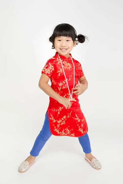 Pequeña chica linda asiática en traje chino — Foto de Stock