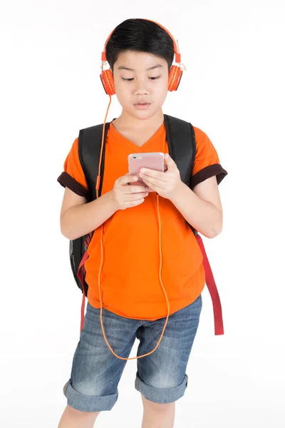 アジアの少年の携帯電話の使用 — ストック写真