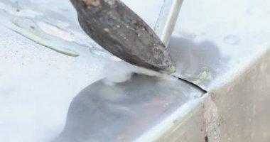 El aracıyla metal lehimleme