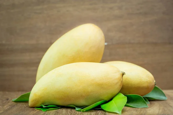 Mango on a dark wood background. — Stock Photo, Image