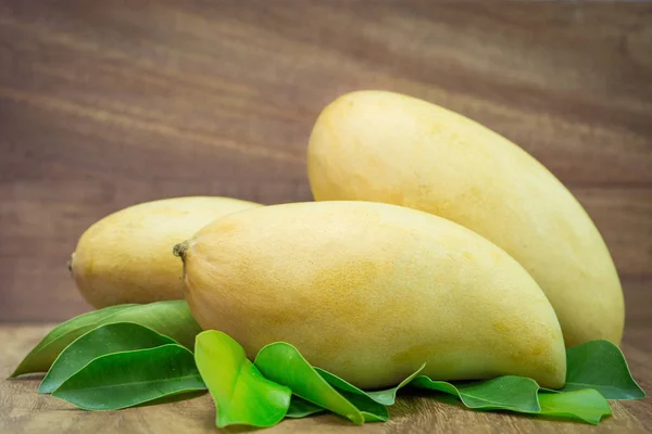 Mango on a dark wood background. — Stock Photo, Image