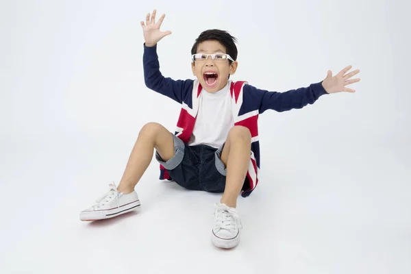 Felice asiatico carino ragazzo con sorpresa faccia — Foto Stock