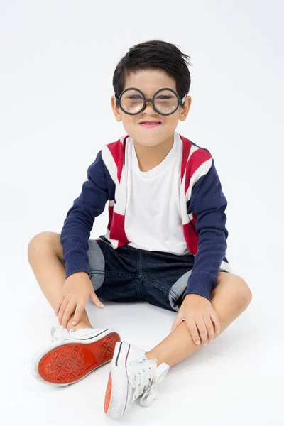 Glad asiatiska söt pojke med leende ansikte — Stockfoto