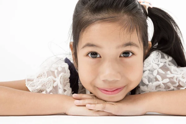 Retrato de pouco ásia menina com sorrisos rosto — Fotografia de Stock