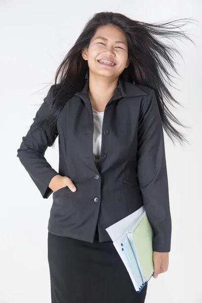 Porträt einer glücklichen asiatischen Studentin mit Schreibwaren . — Stockfoto