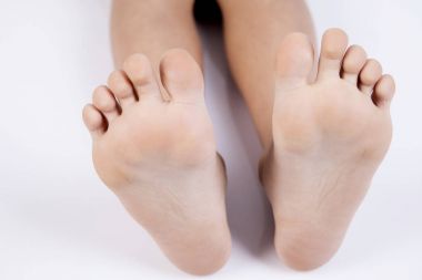 Asyalı çocuk Beautiful feet kapatmak 