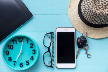 Ahşap masa, üstten görünüm kopya alanı ile tatil arka planda. PH