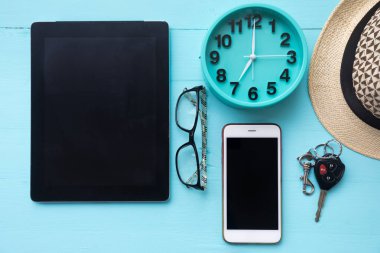 Ahşap masa, üstten görünüm kopya alanı ile tatil arka planda. PH