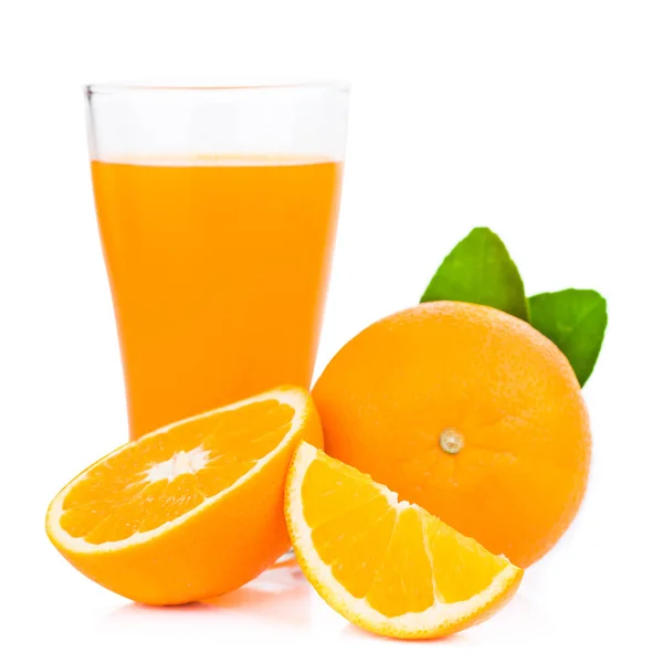 Färsk orange isolerad på vit bakgrund — Stockfoto