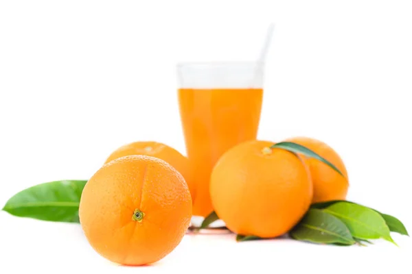Arancio fresco isolato su sfondo bianco — Foto Stock