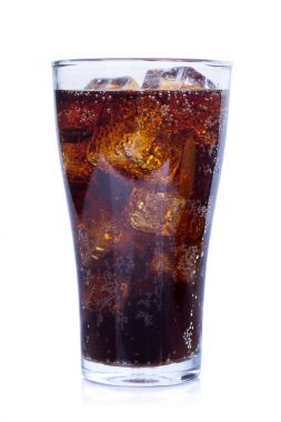 Cola beyaz arka plan üzerinde izole buzlu cam .