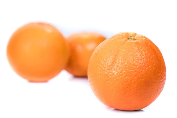 Laranja isolada sobre fundo branco — Fotografia de Stock