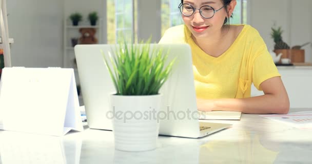 Donna Asiatica Lavorare Casa Con Business Online Donna Asiatica Sta — Video Stock