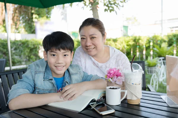 Asian boy with mother teaching and learning your homework at home — Stock Photo, Image