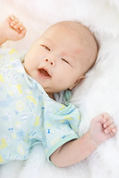 Close-up de asiático bebê menino dormindo  . — Fotografia de Stock
