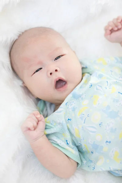 Close-up de asiático bebê menino dormindo  . — Fotografia de Stock