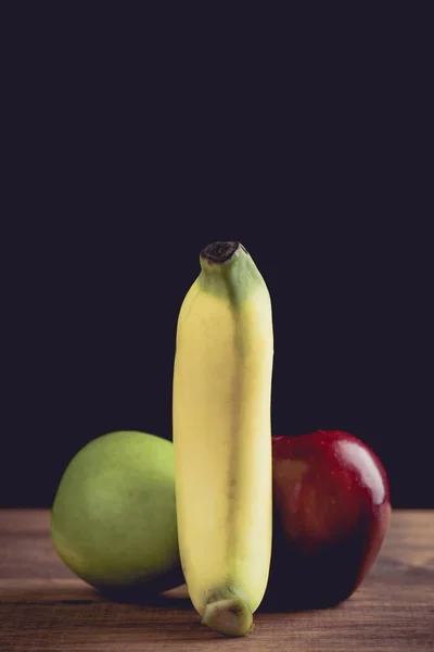 Plátano manzana verde y manzana roja como si el pene . — Foto de Stock
