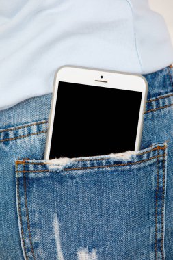 Kot pantolon cebinde boş ekran ile Smartphone.