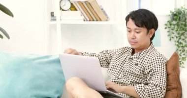 Stresli iş adamı şaşırtmak ve evde çalışma bunalıma girmek