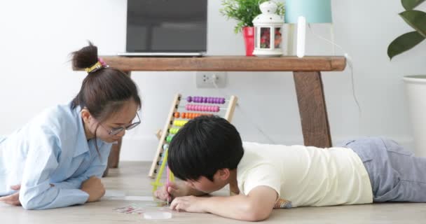 Asiático Preadolescente Chico Con Hermana Haciendo Artesanía Juntos Casa Con — Vídeos de Stock