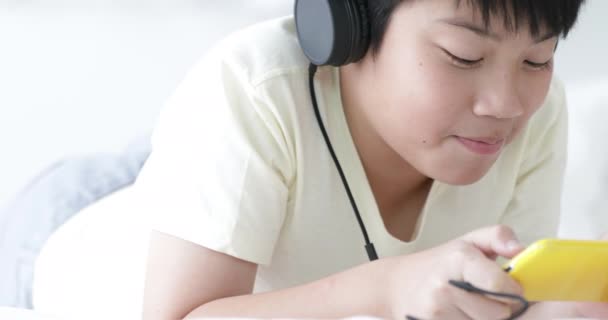 Cute Asian Preteen Boy Ware Headphone Using Smart Phone His — Stock Video