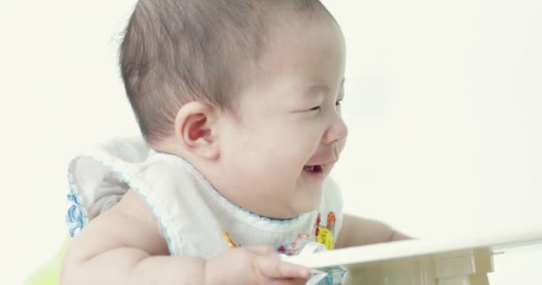 Felicidad Bebé Divirtiéndose Silla Niño — Vídeos de Stock