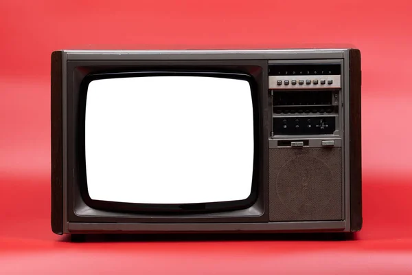 Ročník televize s vystřiženou obrazovkou na červeném pozadí. — Stock fotografie