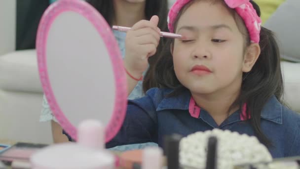 Kinder Spiegel Zwei Schwestern Beim Schminken Make Für Ihr Kind — Stockvideo