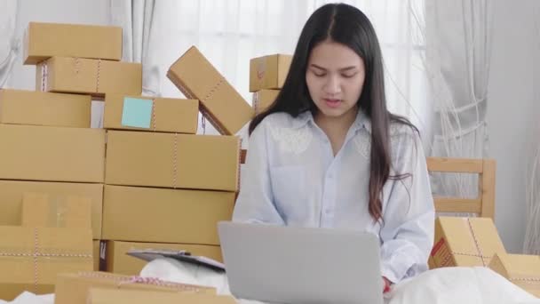 Asian Sisters Examining List Items Must Delivered Customers Home Sme — Stock Video
