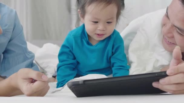 Asian Parents Using Tablet Computer Useful Teaching His Daughter Using — Stock Video