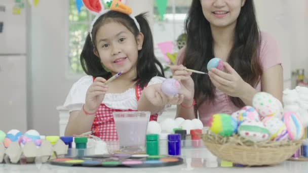 Sister Sister Having Fun Coloring Easter Eggs Occasion Thanksgiving Easter — Stock Video