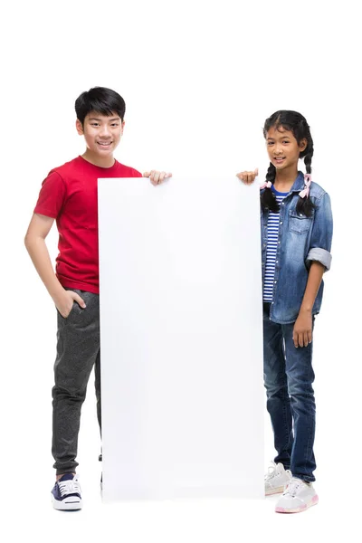 Asian child holds blank sign. Teen boy  and girl holds empty bil — Stock Photo, Image