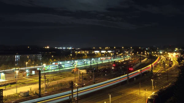 Larga Exposición Una Estación Tren Por Noche —  Fotos de Stock