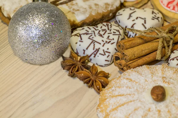 Biscotti Natalizi Con Bastoncini Cannella Noci Anice Stellato — Foto Stock