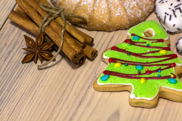 Ciasteczka Świąteczne Cynamonem Wbija Orzechy Anyżu Gwiazdkowatego — Zdjęcie stockowe