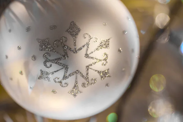 Gran bola de plata árbol de Navidad —  Fotos de Stock