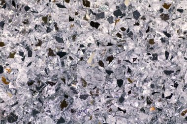 Kırık ayna, cam parçaları