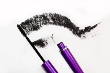 Siyah rimel. Fırça ve karkas smear