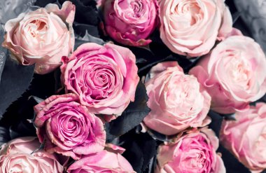 Soğuk bir güzel pembe gül buketi