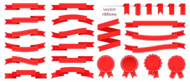 Kırmızı kurdele ve yuvarlak etiket kümesi. Kağıt kayar. Beyaz zemin üzerine kırmızı kurdele vektör simgesi. Etiket ve dekorasyon app ve web için. Etiket, rozet ve sınır koleksiyonu.