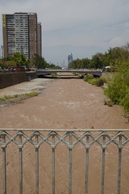 Santiago de Chile şehrindeki Mapocho Nehri.