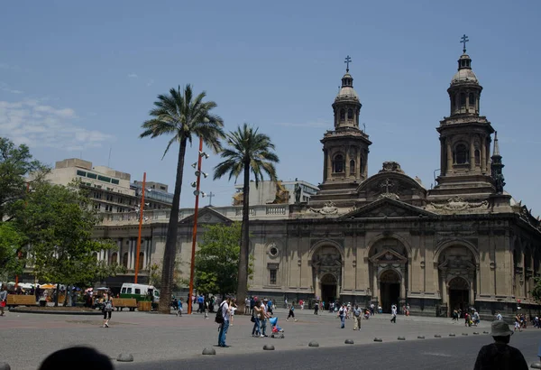Santiago de Şili 'nin Arm Meydanı' ndaki Metropolitan Katedrali.