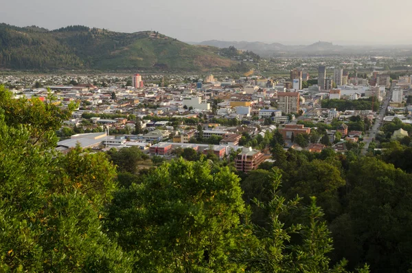 Temuco uitzicht op de stad vanaf de Cerro Nielol. — Stockfoto